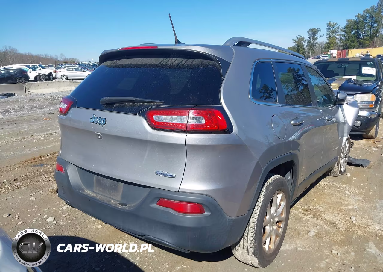 2018 Jeep Cherokee Latitude Fwd VIN:1C4PJLCBXJD590342 - 4