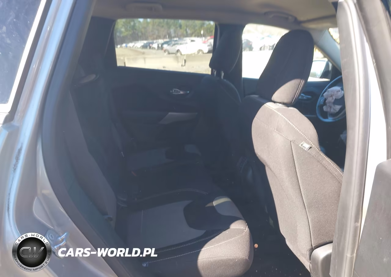 2018 Jeep Cherokee Latitude Fwd VIN:1C4PJLCBXJD590342 - 8