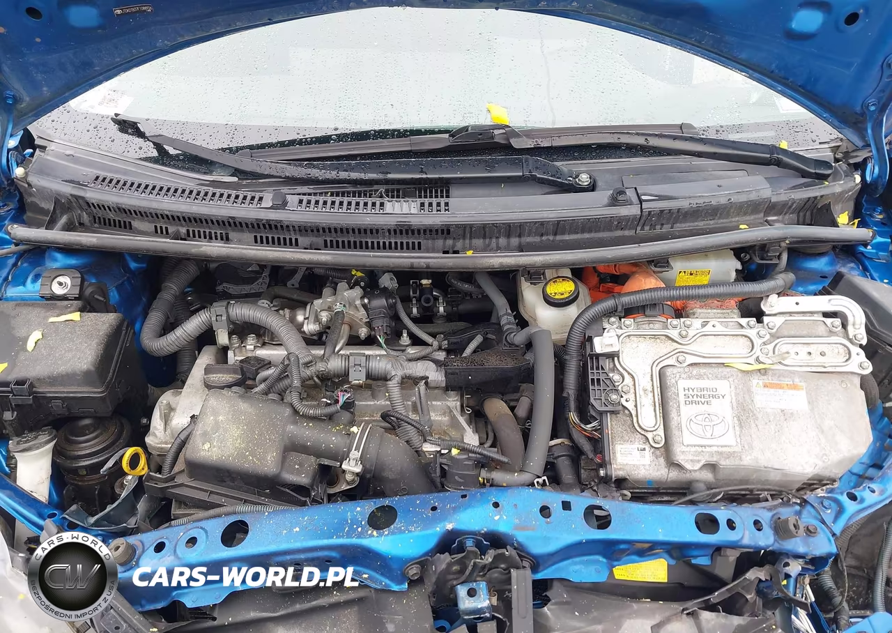 2015 Toyota Prius C Three VIN:JTDKDTB37F1088926 - 10