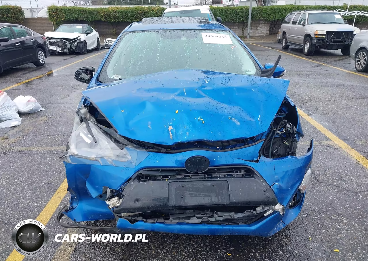 2015 Toyota Prius C Three VIN:JTDKDTB37F1088926 - 12