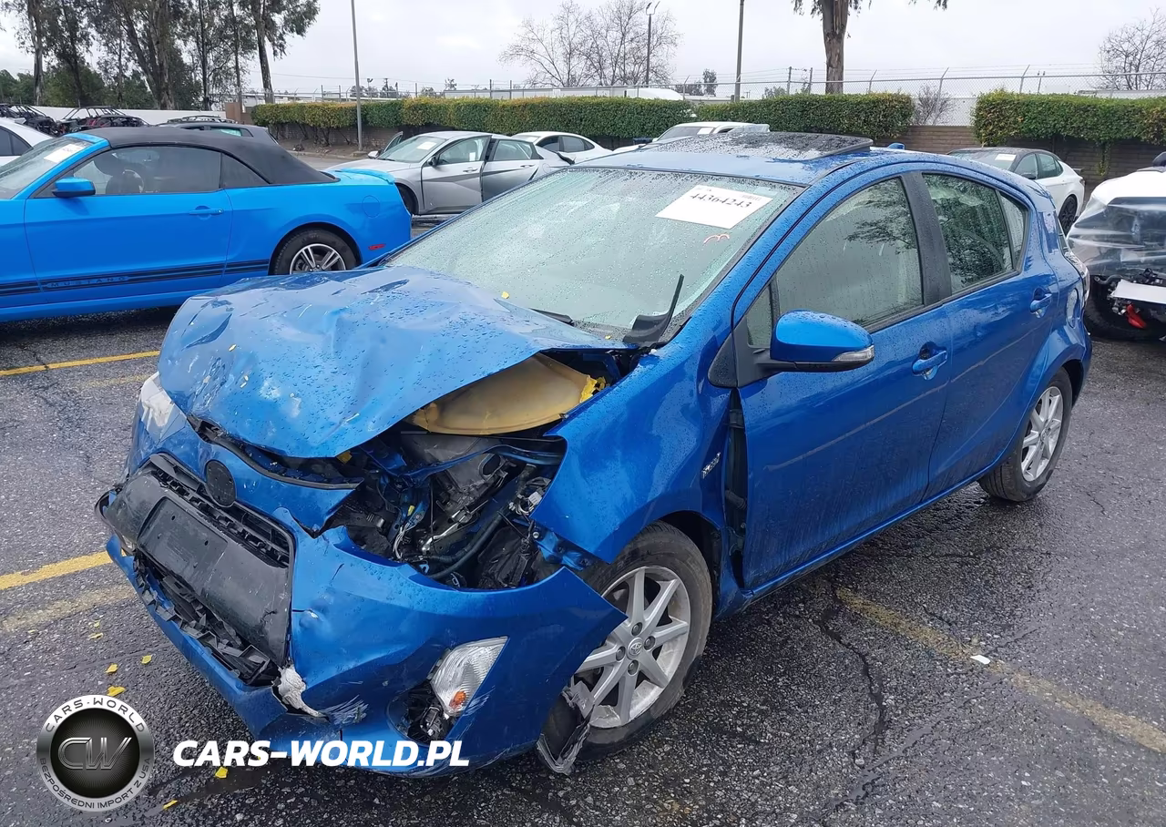 2015 Toyota Prius C Three VIN:JTDKDTB37F1088926 - 2