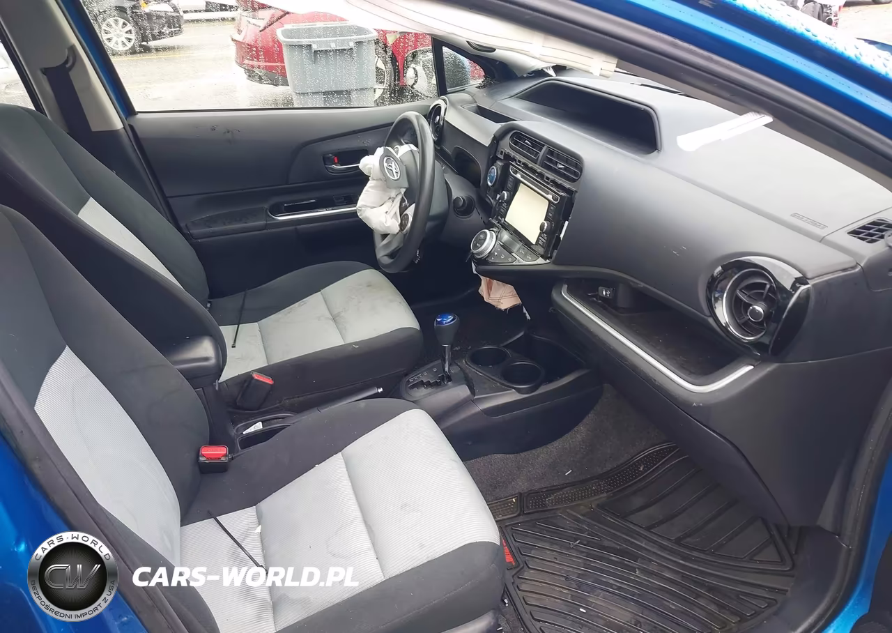 2015 Toyota Prius C Three VIN:JTDKDTB37F1088926 - 5
