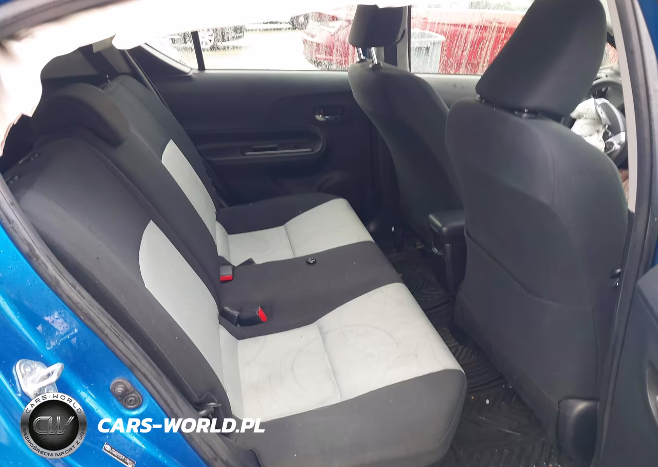 2015 Toyota Prius C Three VIN:JTDKDTB37F1088926 - 8