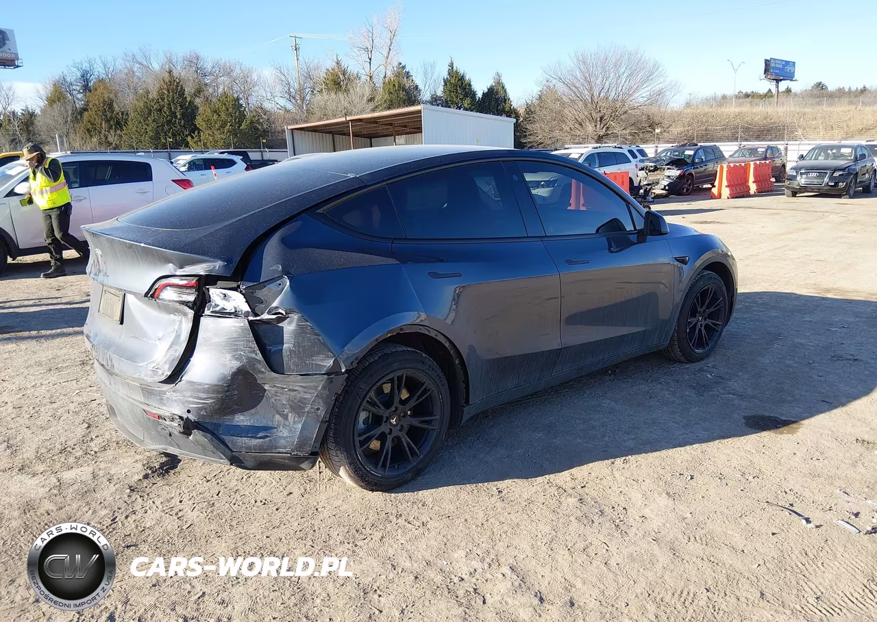 2022 Tesla Model Y Long Range Dual Motor All-Wheel Drive VIN:7SAYGDEE7NF460973 - 4