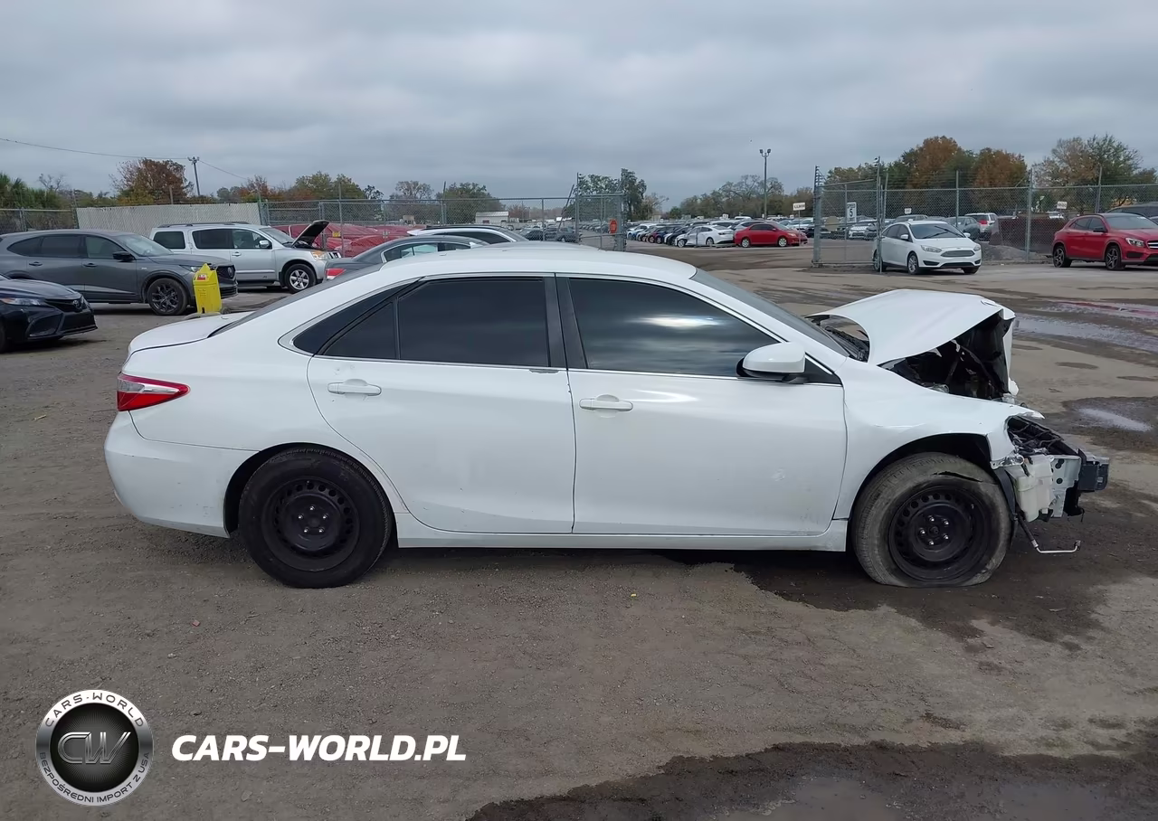 2016 Toyota Camry Le VIN:4T4BF1FK8GR571942 - 13