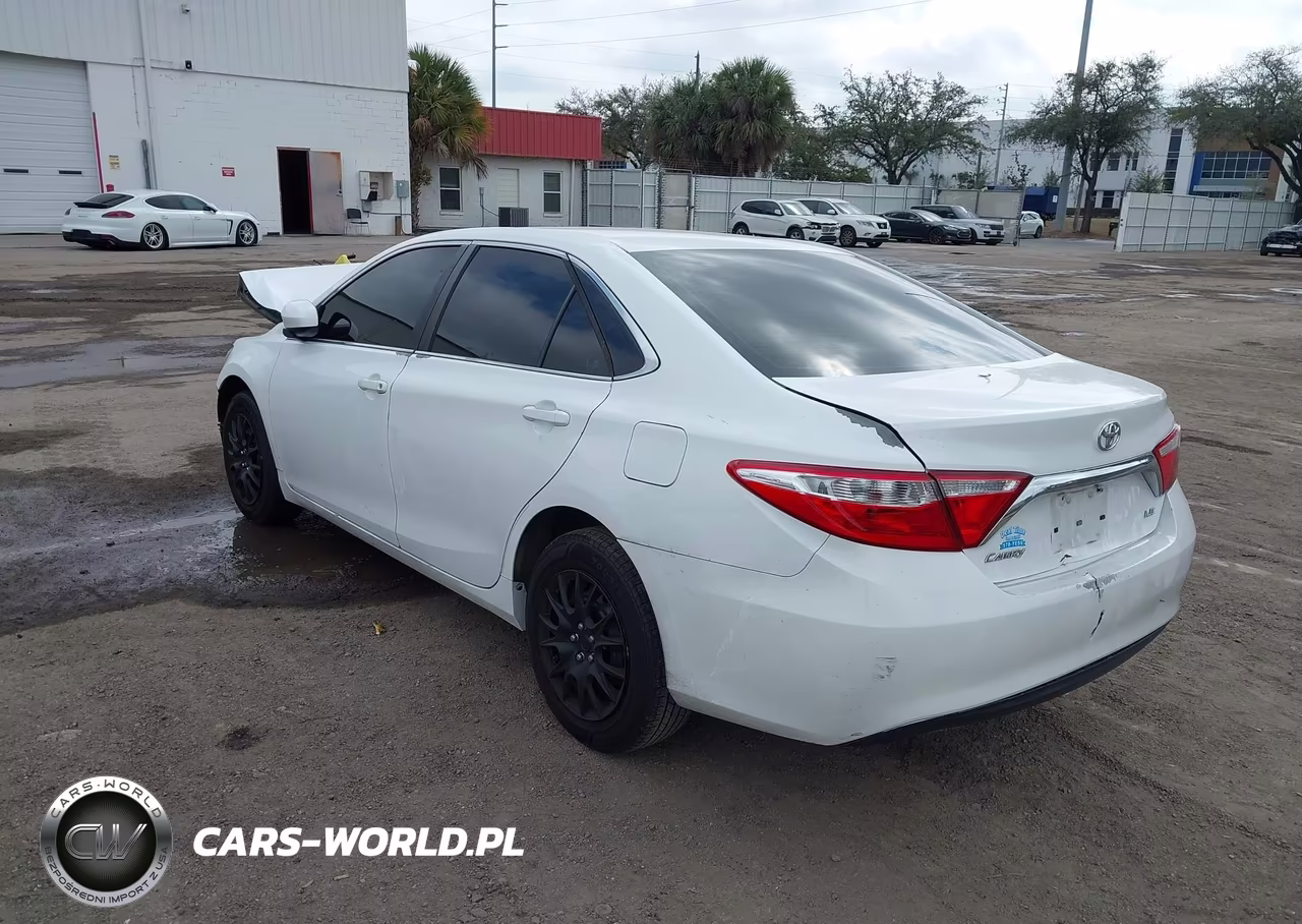 2016 Toyota Camry Le VIN:4T4BF1FK8GR571942 - 3