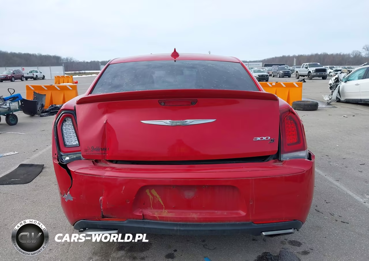 2015 Chrysler 300 300S VIN:2C3CCABG3FH755799 - 16