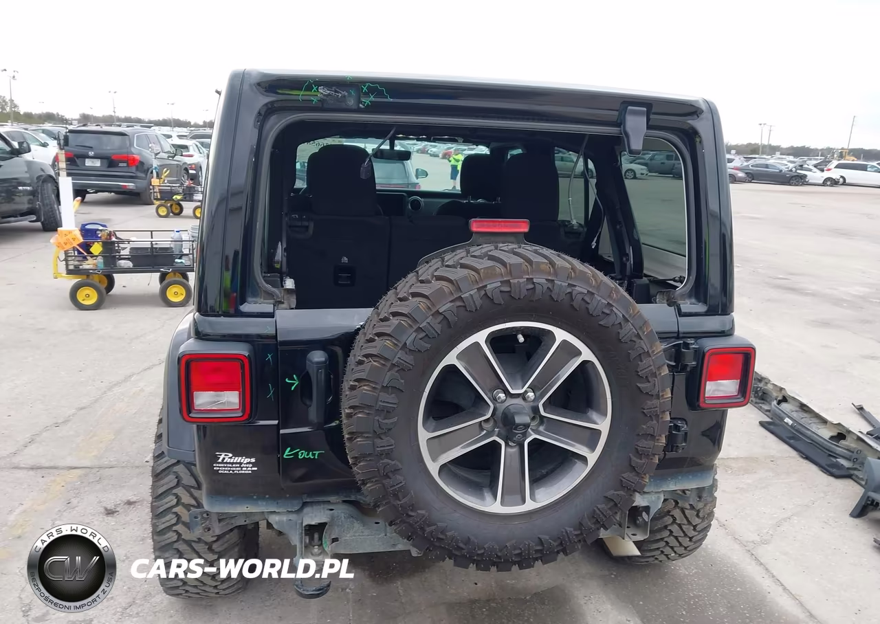 2023 Jeep Wrangler 4-Door Sahara 4X4 VIN:1C4HJXEN1PW630081 - 17
