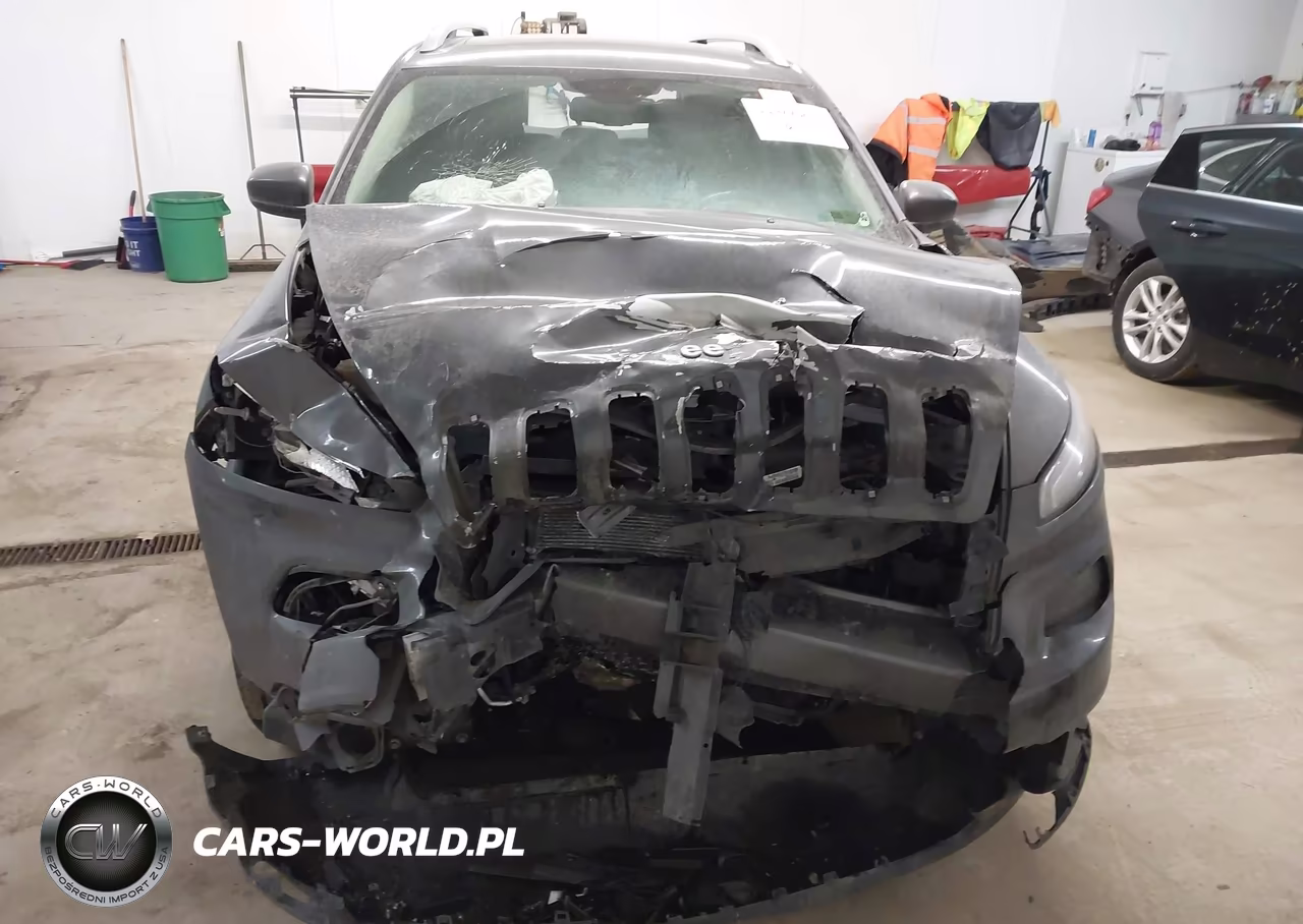 2017 Jeep Cherokee Latitude 4X4 VIN:1C4PJMCS0HW551344 - 13