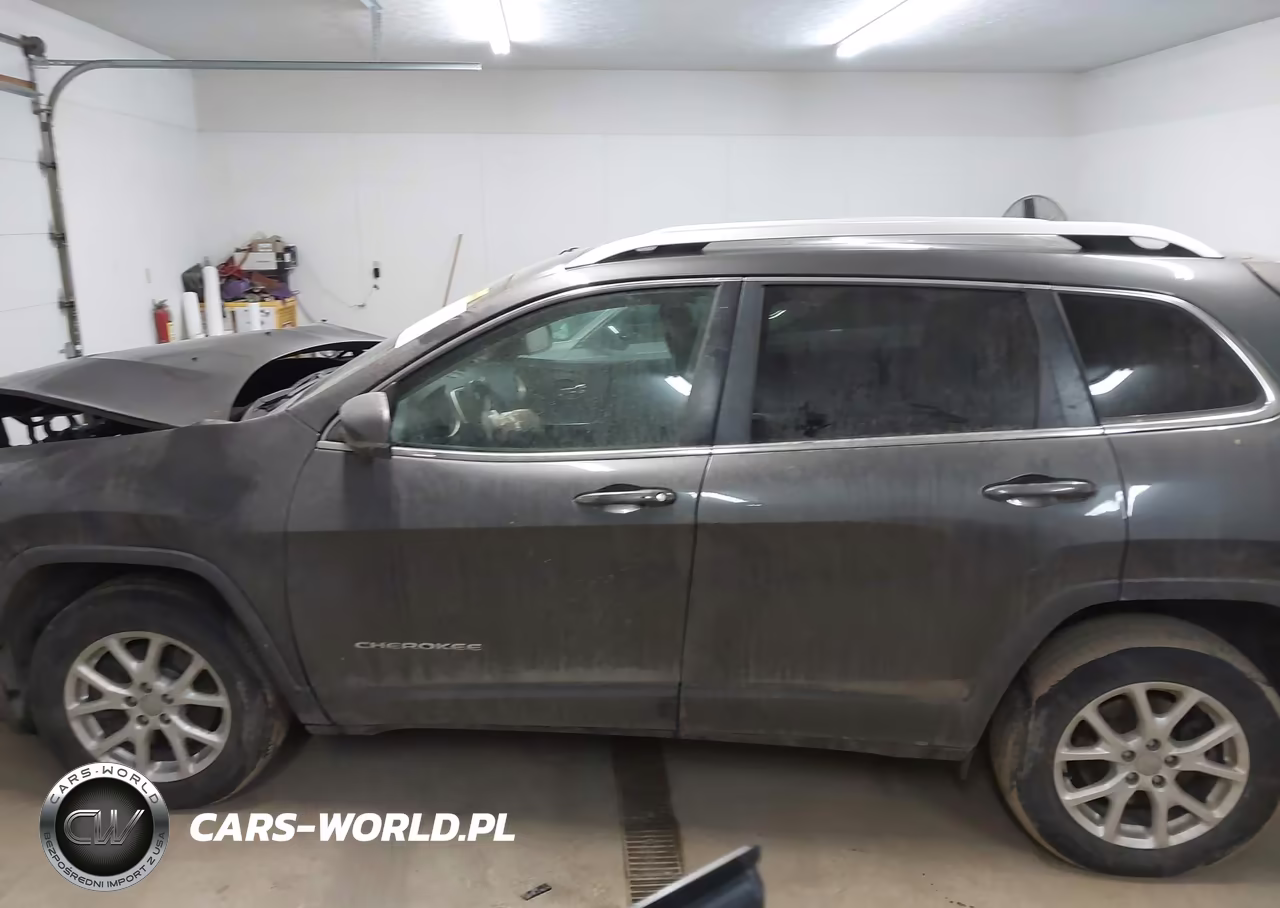 2017 Jeep Cherokee Latitude 4X4 VIN:1C4PJMCS0HW551344 - 15