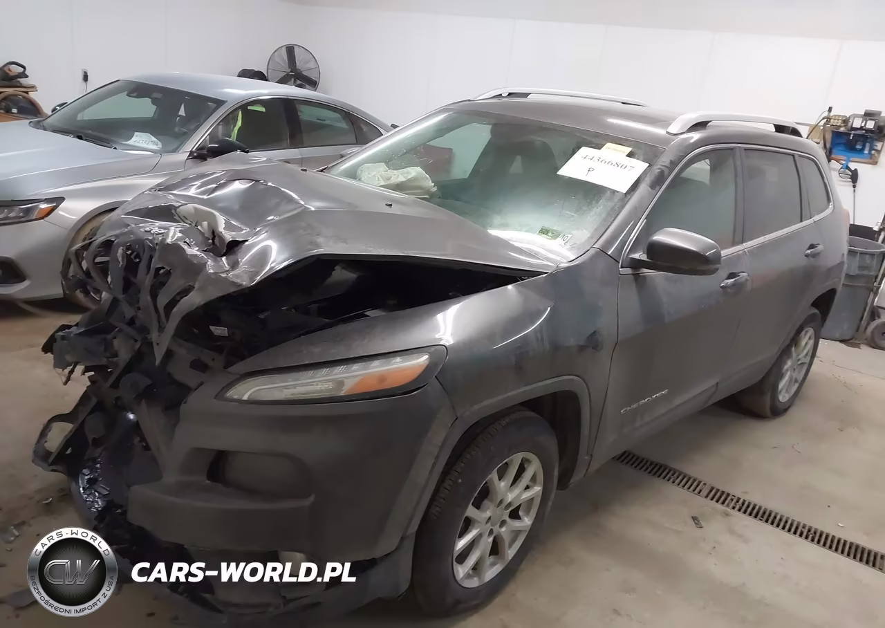 2017 Jeep Cherokee Latitude 4X4 VIN:1C4PJMCS0HW551344 - 2