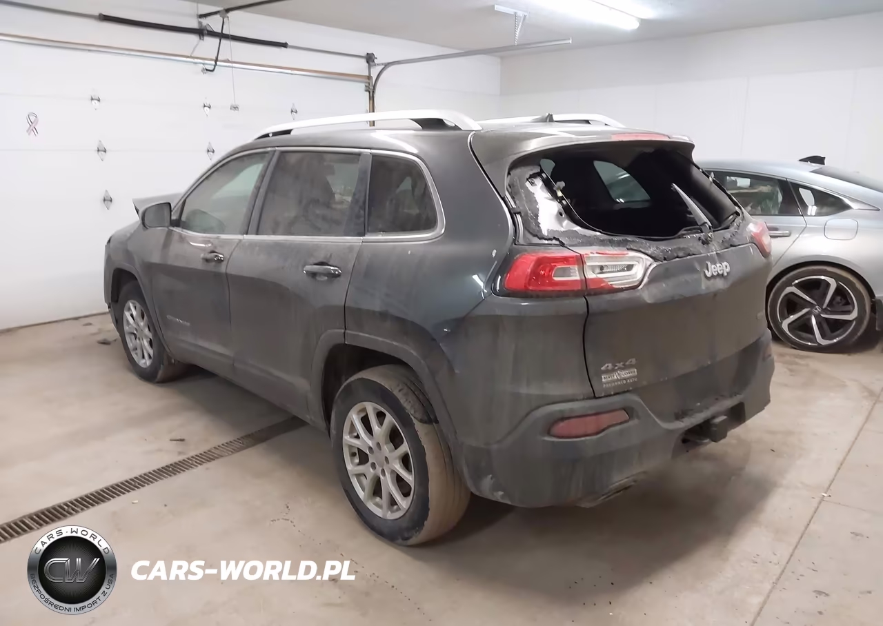 2017 Jeep Cherokee Latitude 4X4 VIN:1C4PJMCS0HW551344 - 3
