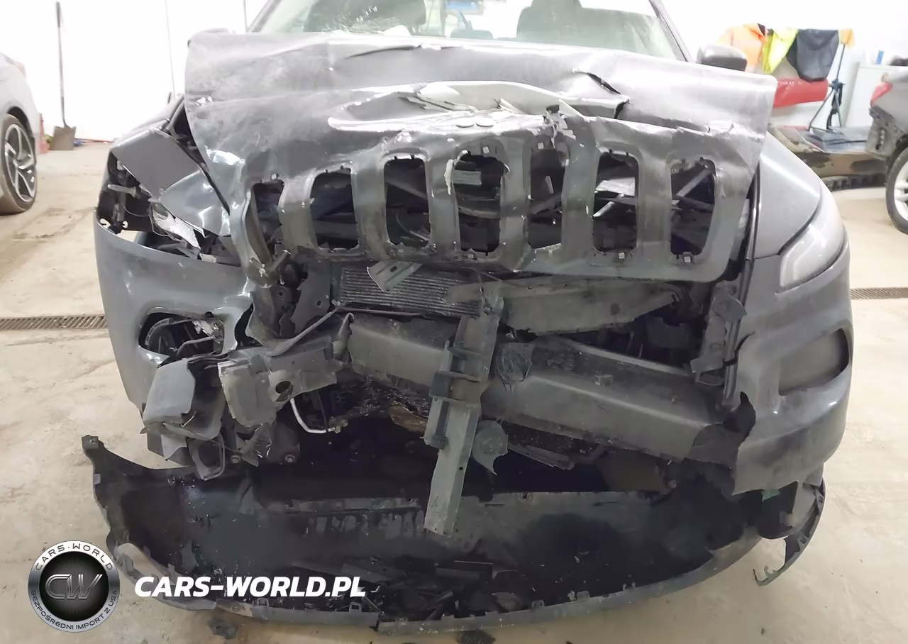 2017 Jeep Cherokee Latitude 4X4 VIN:1C4PJMCS0HW551344 - 6