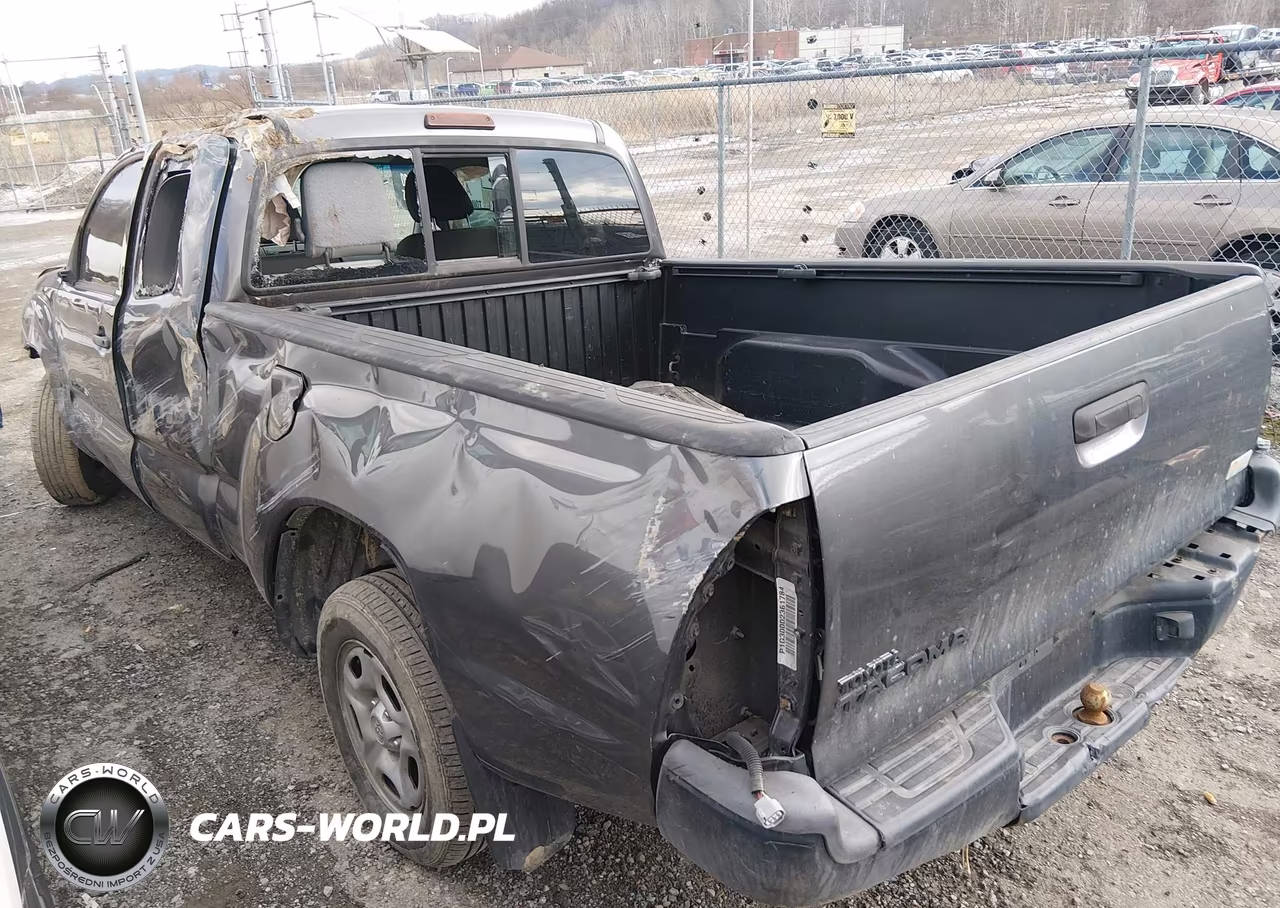2013 Toyota Tacoma VIN:5TFTX4CN1DX028989 - 3