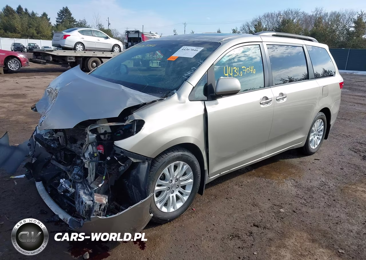 2017 Toyota Sienna Xle 8 Passenger VIN:5TDYZ3DC3HS889836 - 2