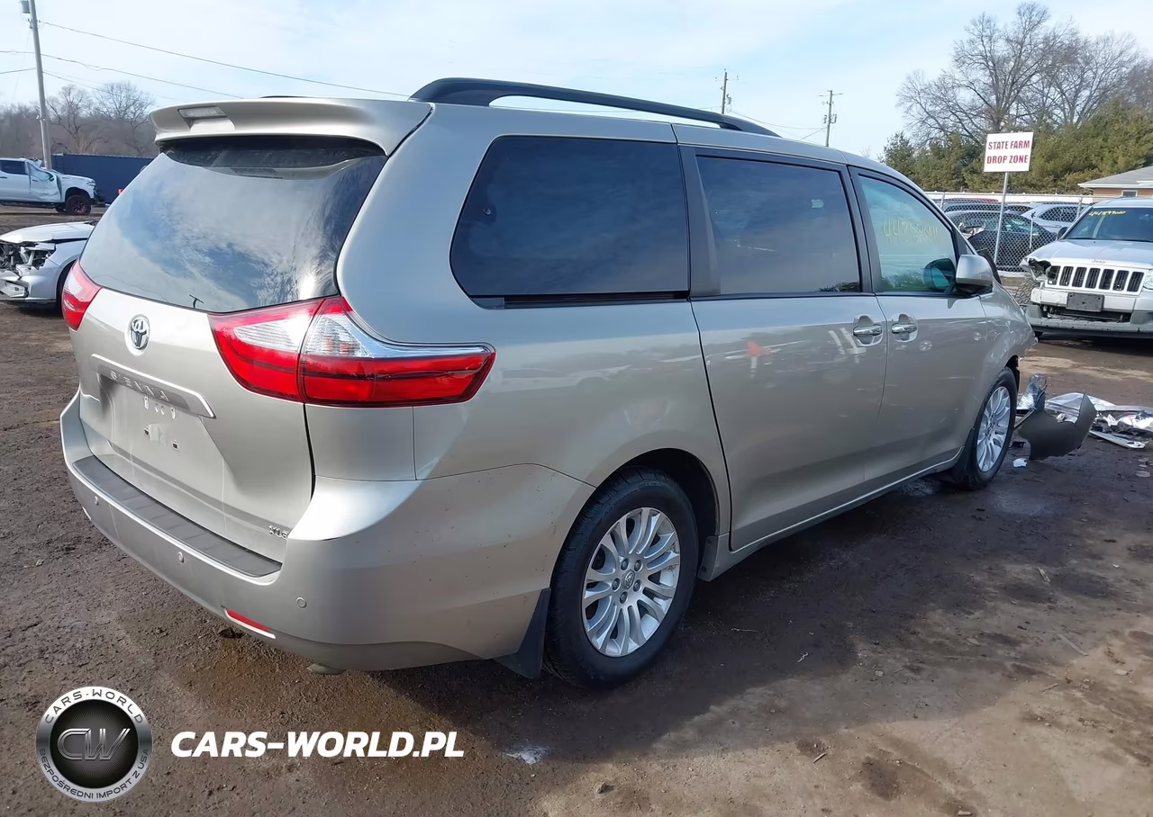 2017 Toyota Sienna Xle 8 Passenger VIN:5TDYZ3DC3HS889836 - 4