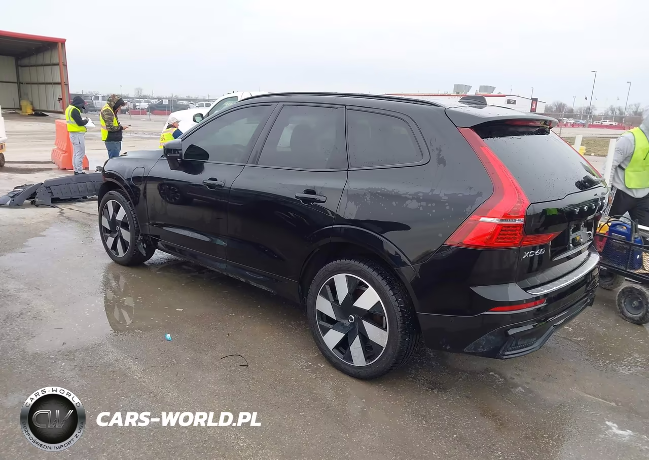2024 Volvo Xc60 Recharge Plug-In Hybrid T8 Plus Dark Theme VIN:YV4H60DL2R1782974 - 3