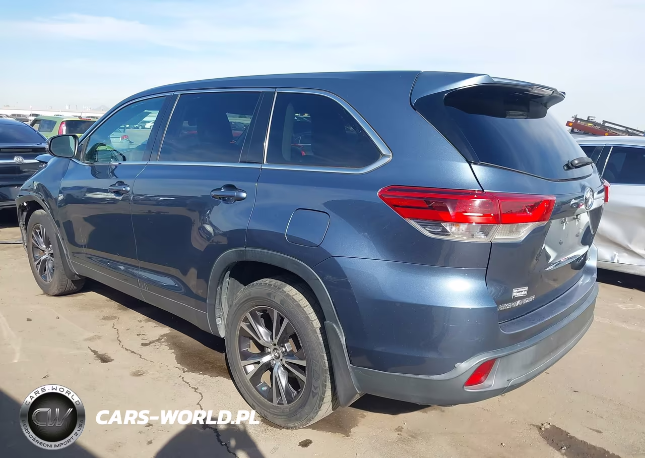 2019 Toyota Highlander Le VIN:5TDBZRFH9KS972471 - 3