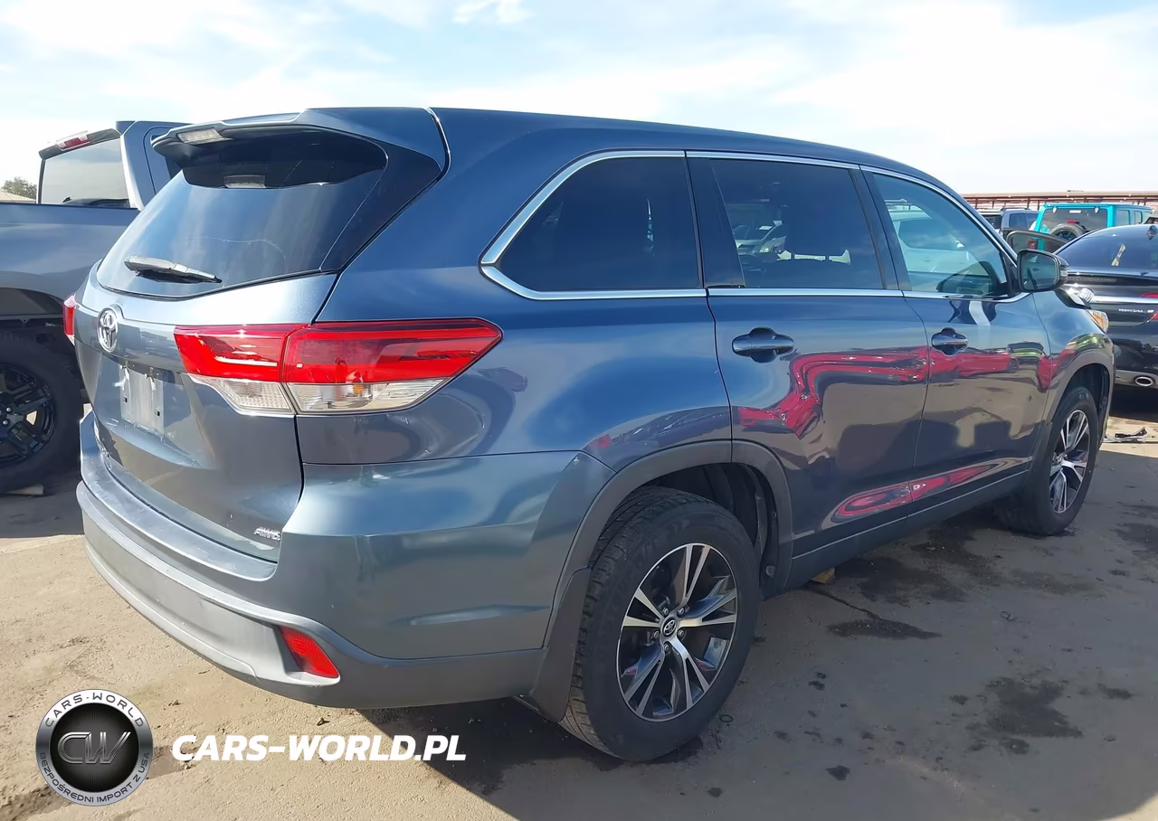 2019 Toyota Highlander Le VIN:5TDBZRFH9KS972471 - 4