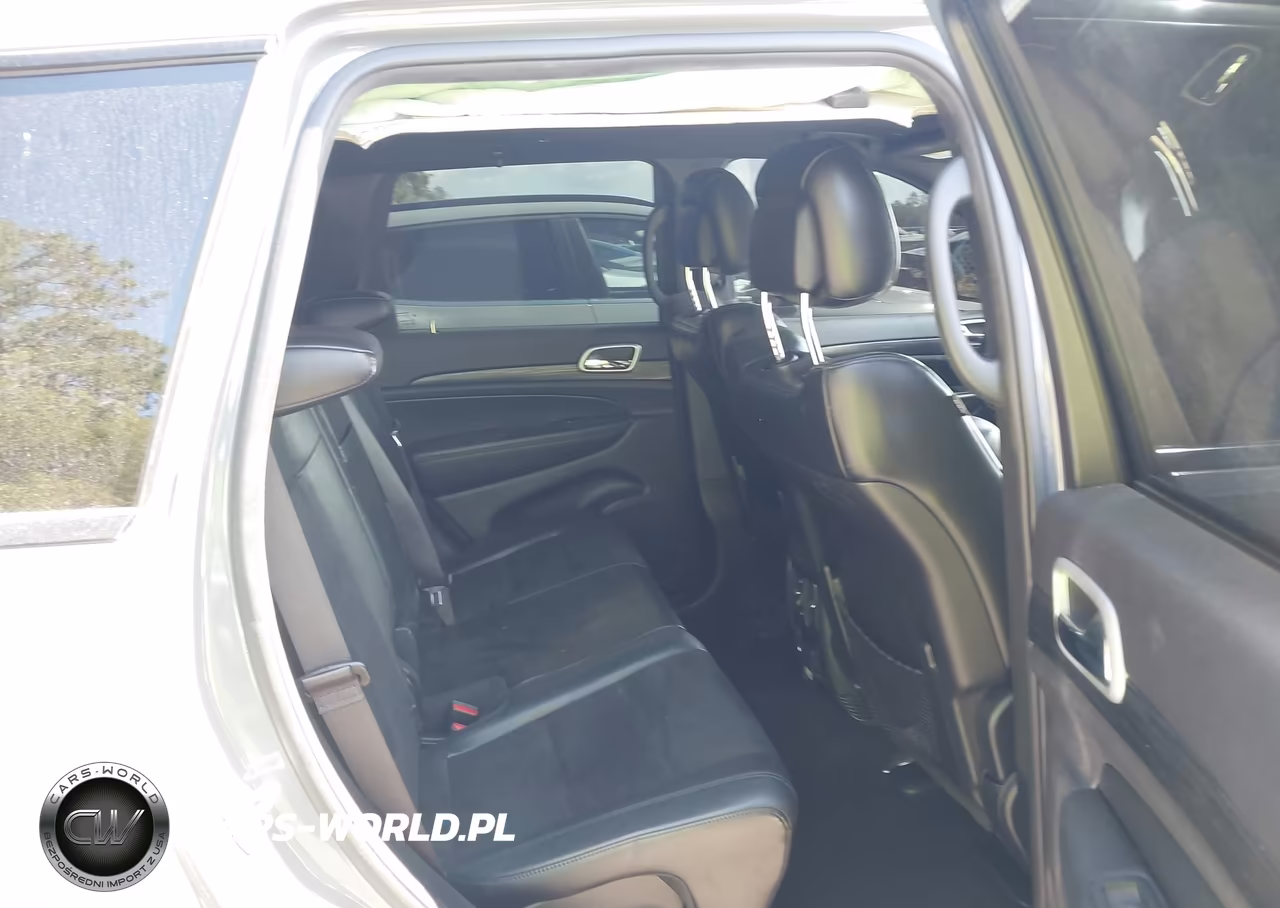 2019 Jeep Grand Cherokee Altitude 4X2 VIN:1C4RJEAG2KC823978 - 8
