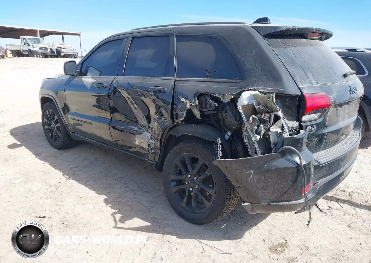 2018 Jeep Grand Cherokee Altitude 4X4 VIN:1C4RJFAG5JC457230 - 3