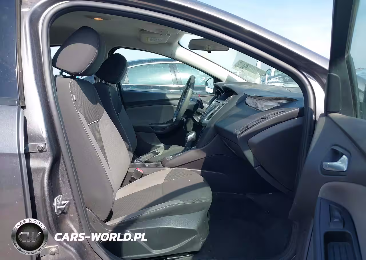2014 Ford Focus Se VIN:1FADP3K28EL254015 - 5