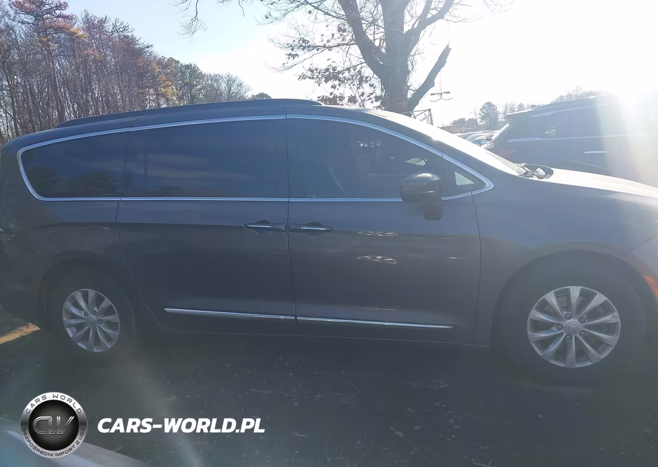 2017 Chrysler Pacifica Touring-L VIN:2C4RC1BG6HR805243 - 13