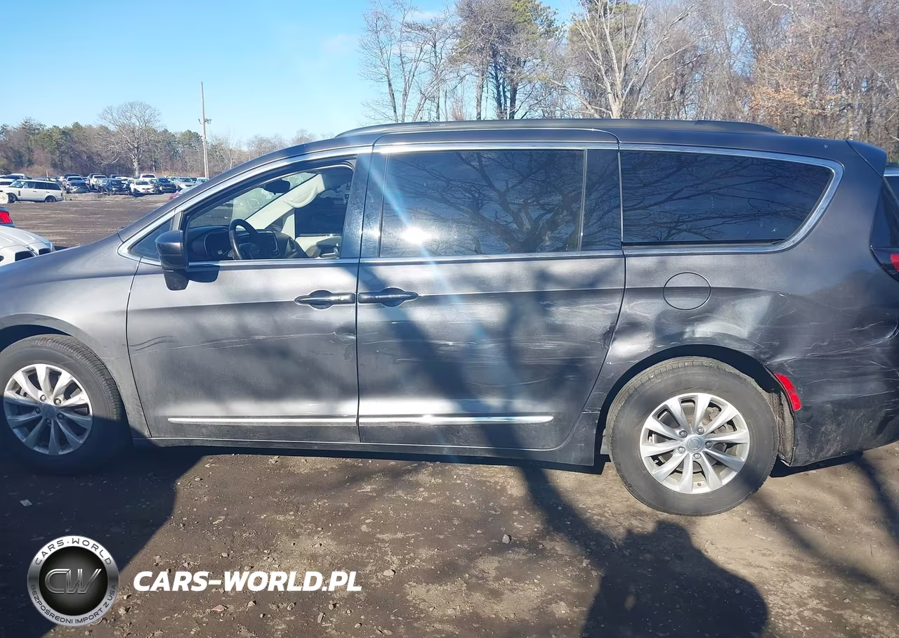 2017 Chrysler Pacifica Touring-L VIN:2C4RC1BG6HR805243 - 14