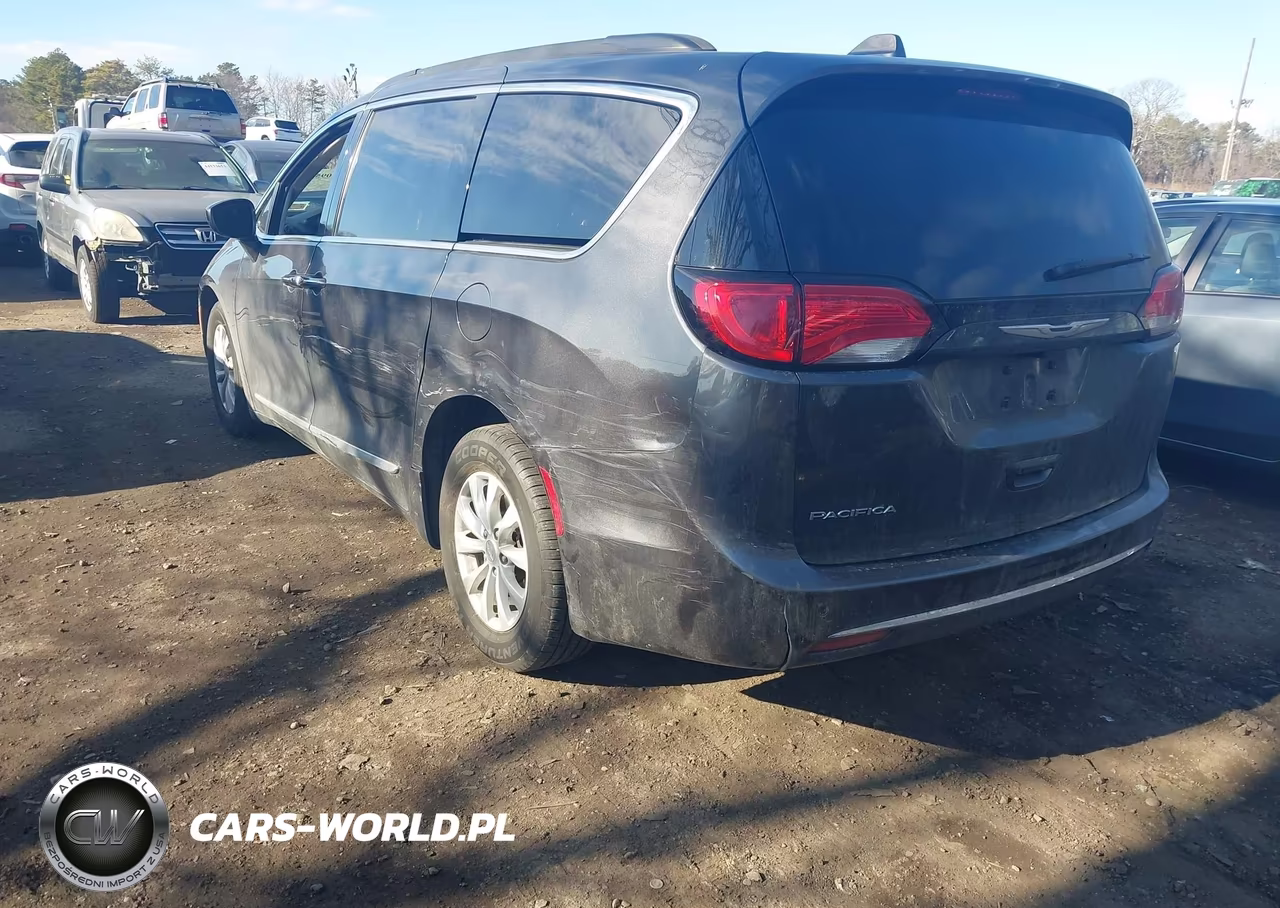 2017 Chrysler Pacifica Touring-L VIN:2C4RC1BG6HR805243 - 3