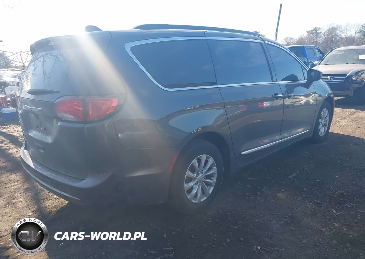2017 Chrysler Pacifica Touring-L VIN:2C4RC1BG6HR805243 - 4