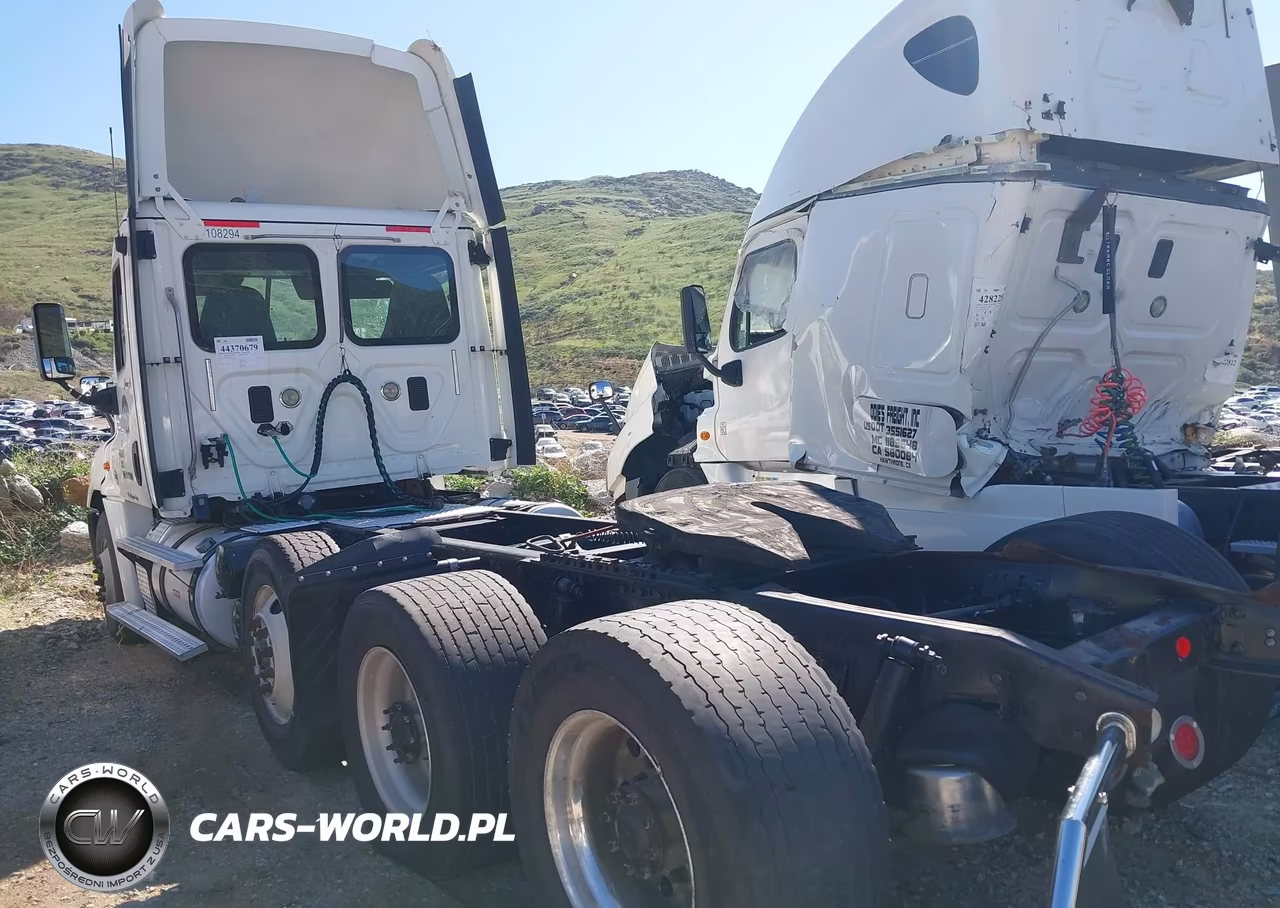2015 Freightliner Cascadia 125 VIN:3AKJGEDV3FDGJ3986 - 3