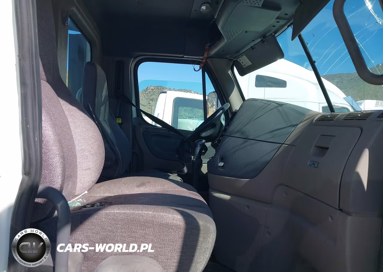 2015 Freightliner Cascadia 125 VIN:3AKJGEDV3FDGJ3986 - 7