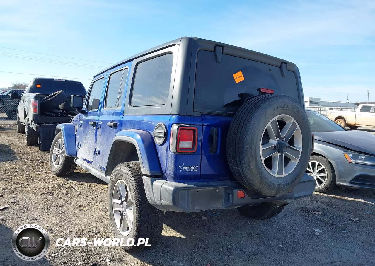 2020 Jeep Wrangler Unlimited Sahara 4X4 VIN:1C4HJXEN0LW267945 - 3