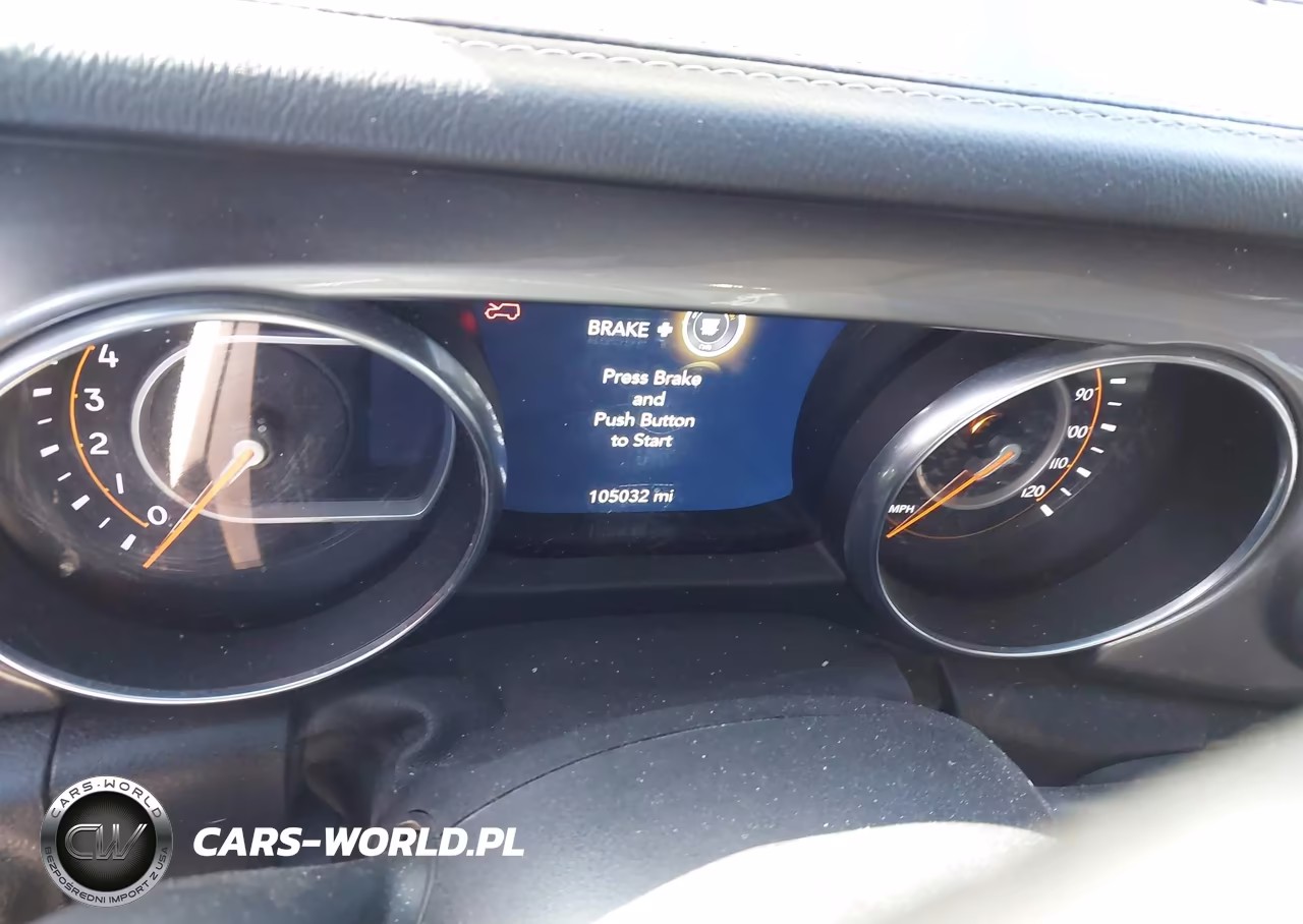 2020 Jeep Wrangler Unlimited Sahara 4X4 VIN:1C4HJXEN0LW267945 - 7