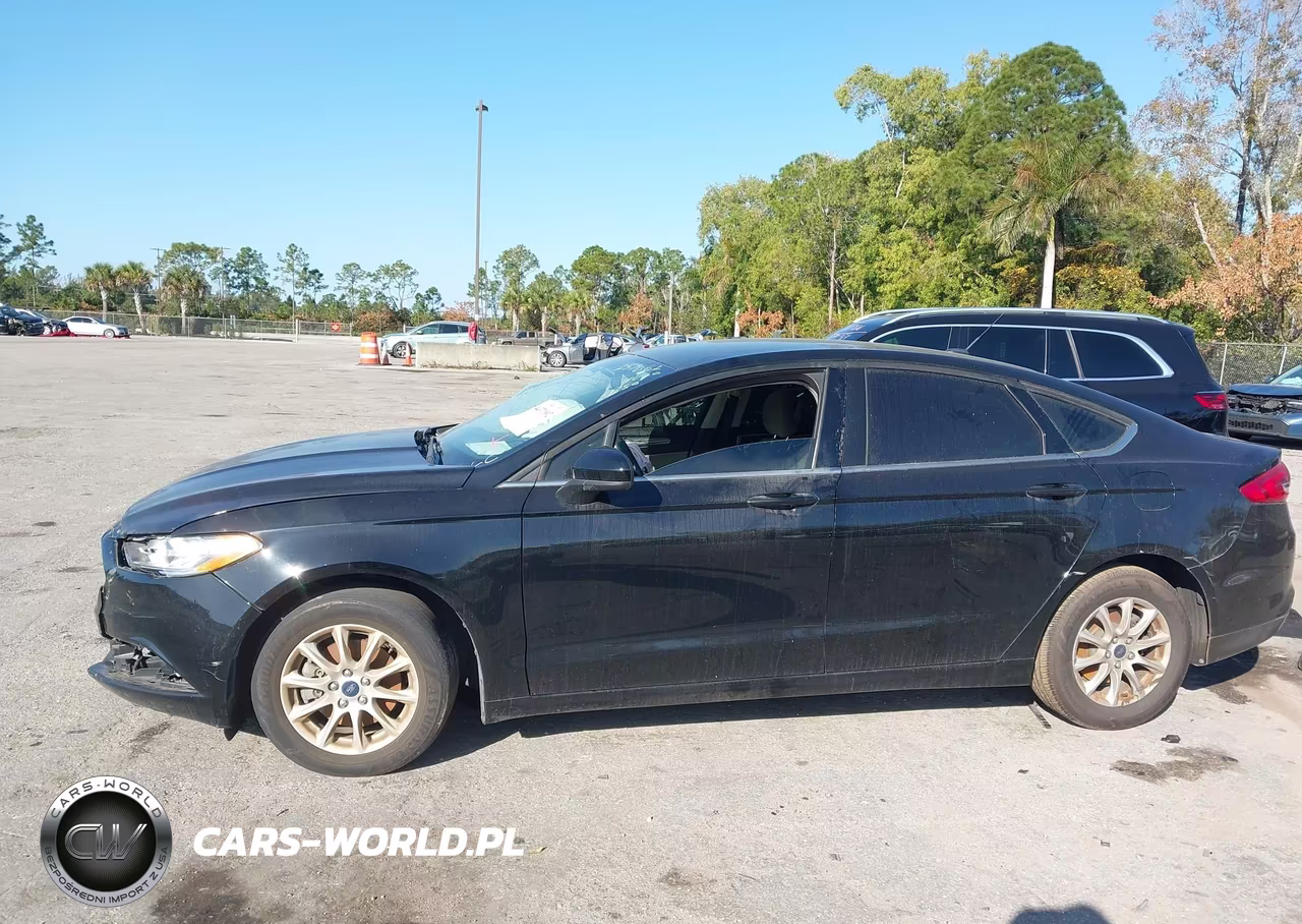2018 Ford Fusion S VIN:3FA6P0G7XJR253682 - 13