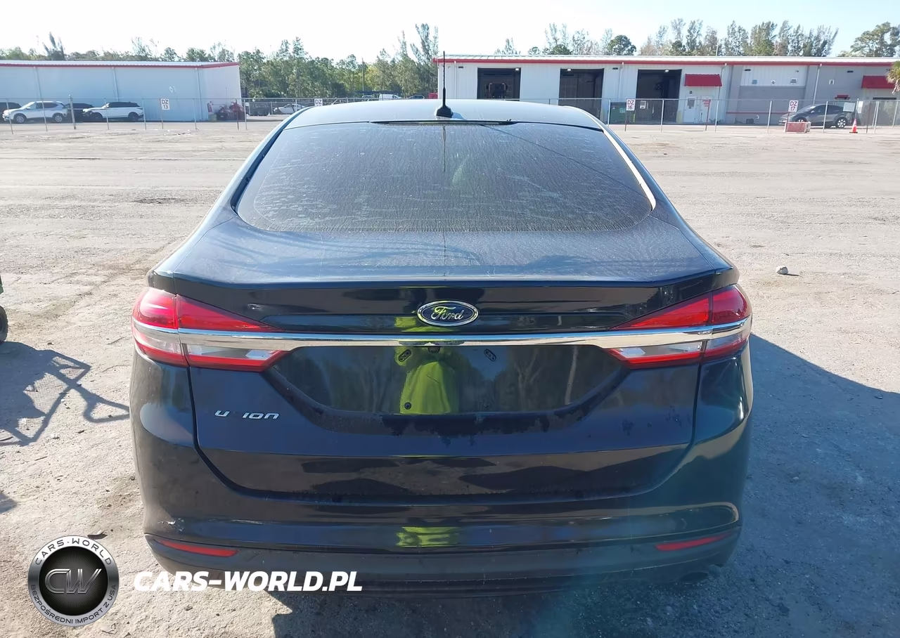 2018 Ford Fusion S VIN:3FA6P0G7XJR253682 - 15
