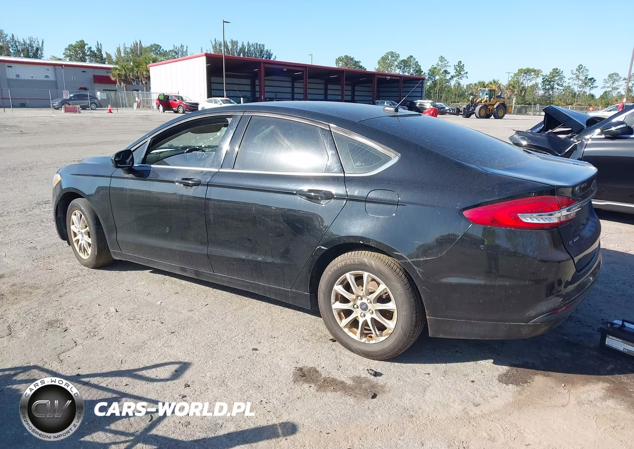2018 Ford Fusion S VIN:3FA6P0G7XJR253682 - 3