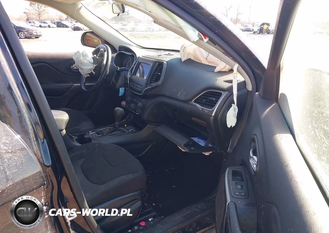 2019 Jeep Cherokee Latitude Fwd VIN:1C4PJLCB4KD221512 - 5