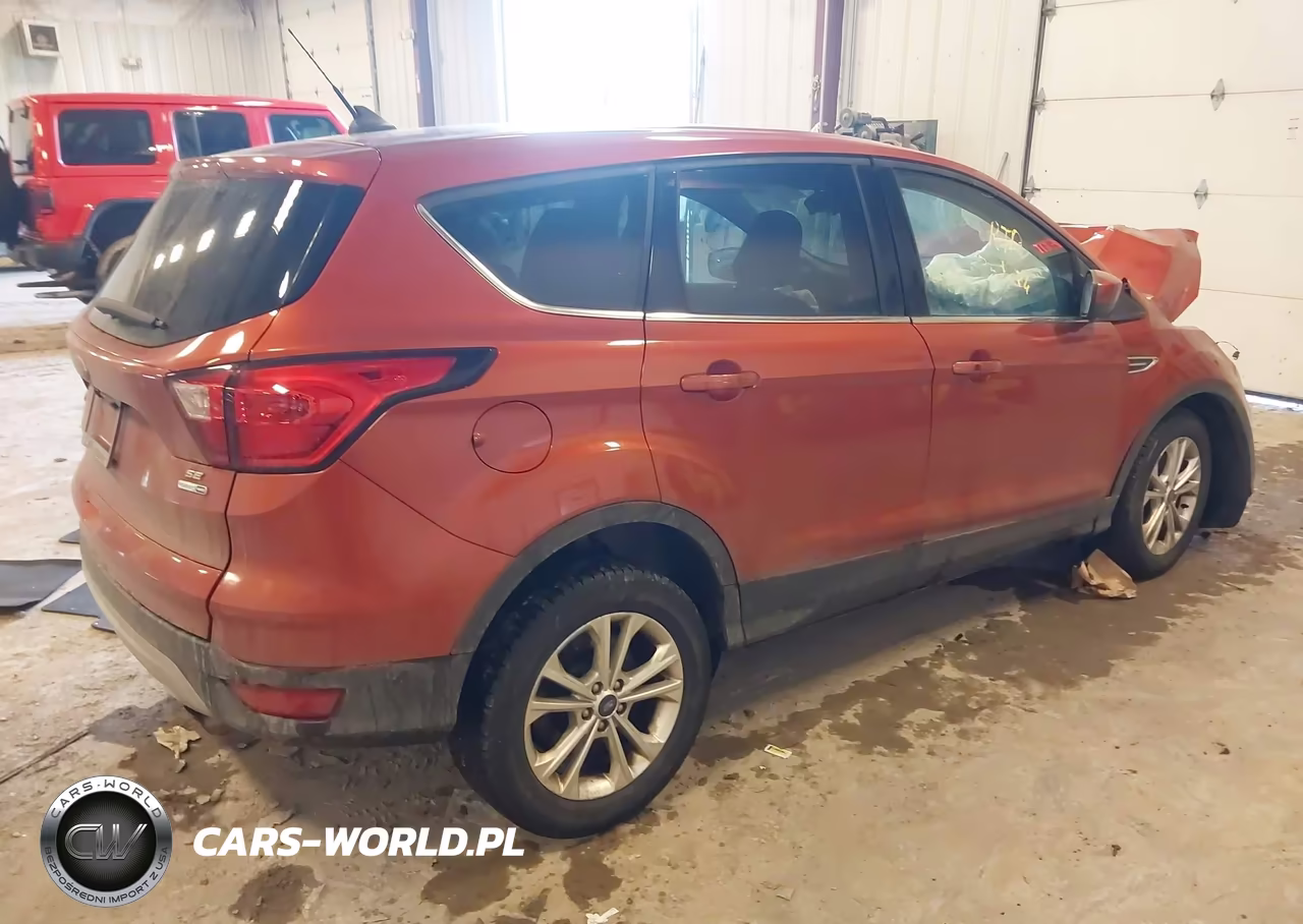 2019 Ford Escape Se VIN:1FMCU9GD8KUA53227 - 4