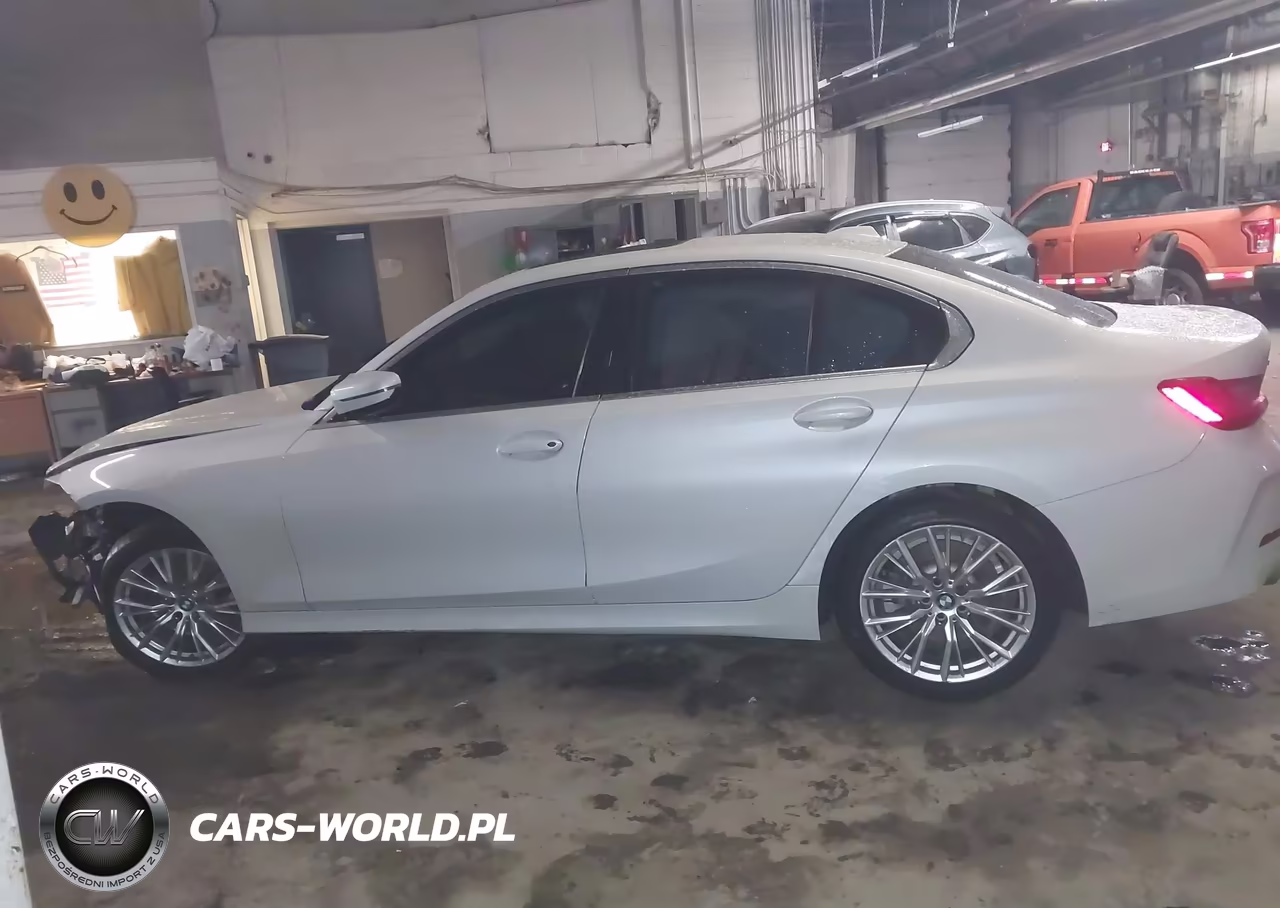 2024 BMW 330I xDrive VIN:3MW89FF05R8E07220 - 14