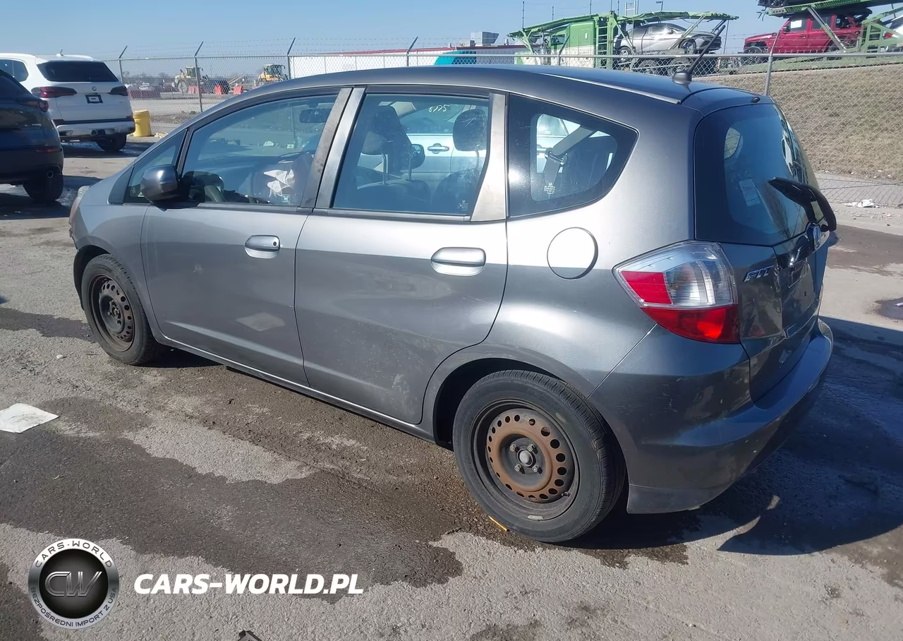2013 Honda Fit VIN:JHMGE8H37DC079652 - 3