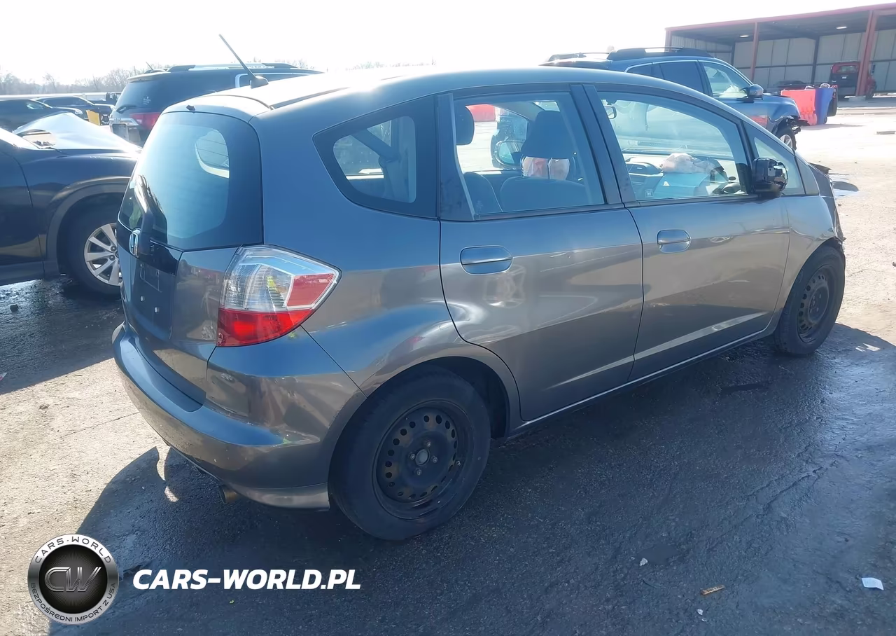 2013 Honda Fit VIN:JHMGE8H37DC079652 - 4