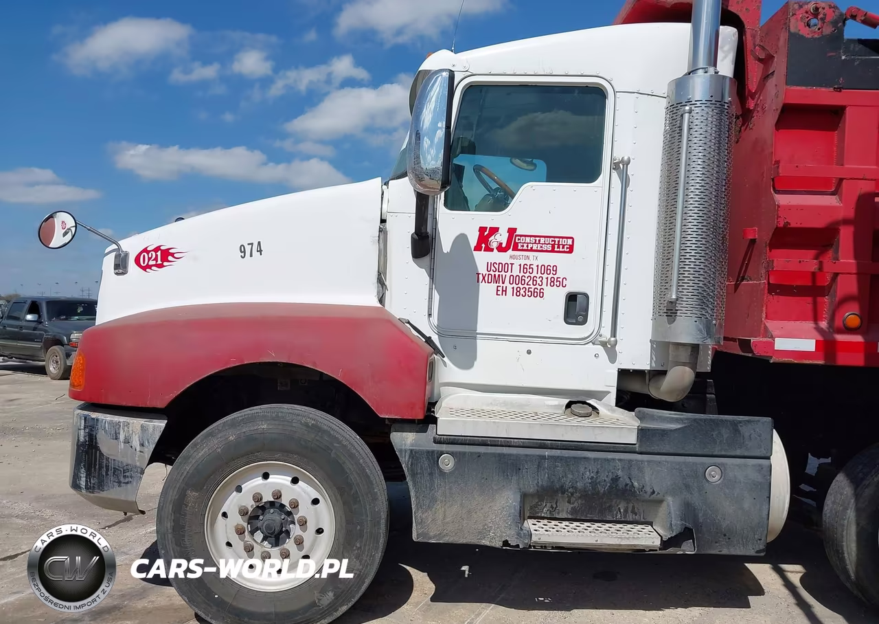 2006 Kenworth Construction T600 VIN:1XKADB9X16J110762 - 14