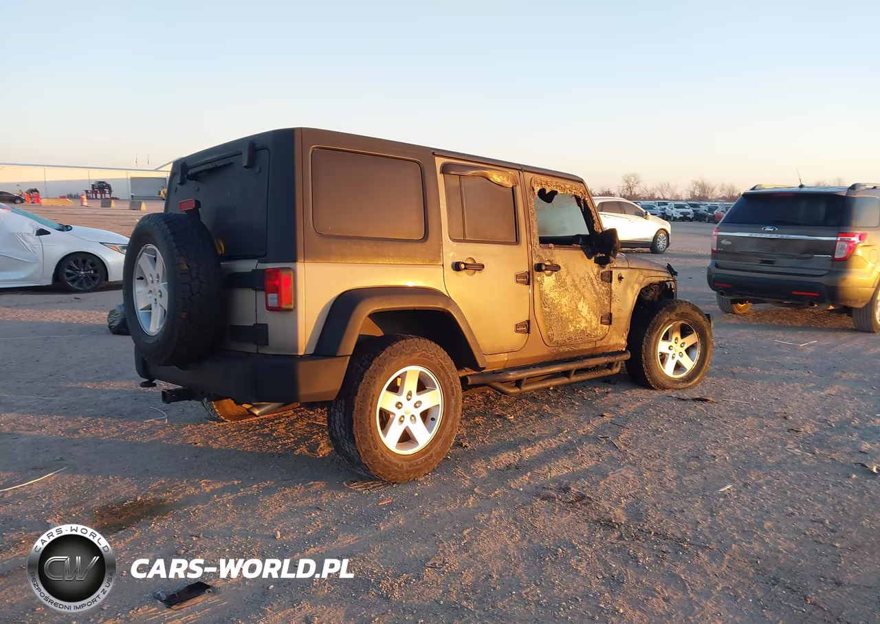 2016 Jeep Wrangler Unlimited Sport VIN:1C4BJWDG8GL316349 - 4
