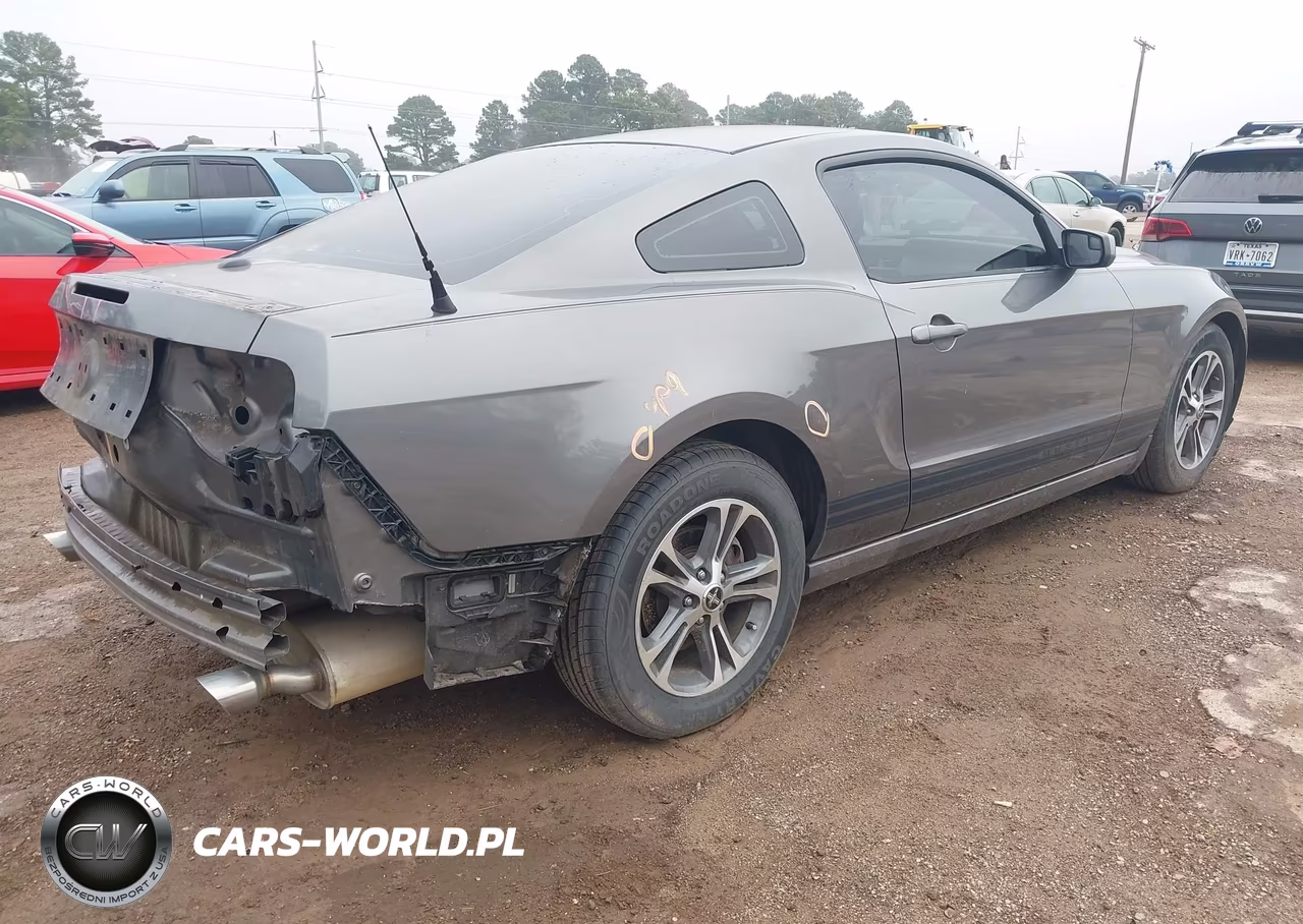 2013 Ford Mustang V6 Premium VIN:1ZVBP8AM4D5262226 - 4