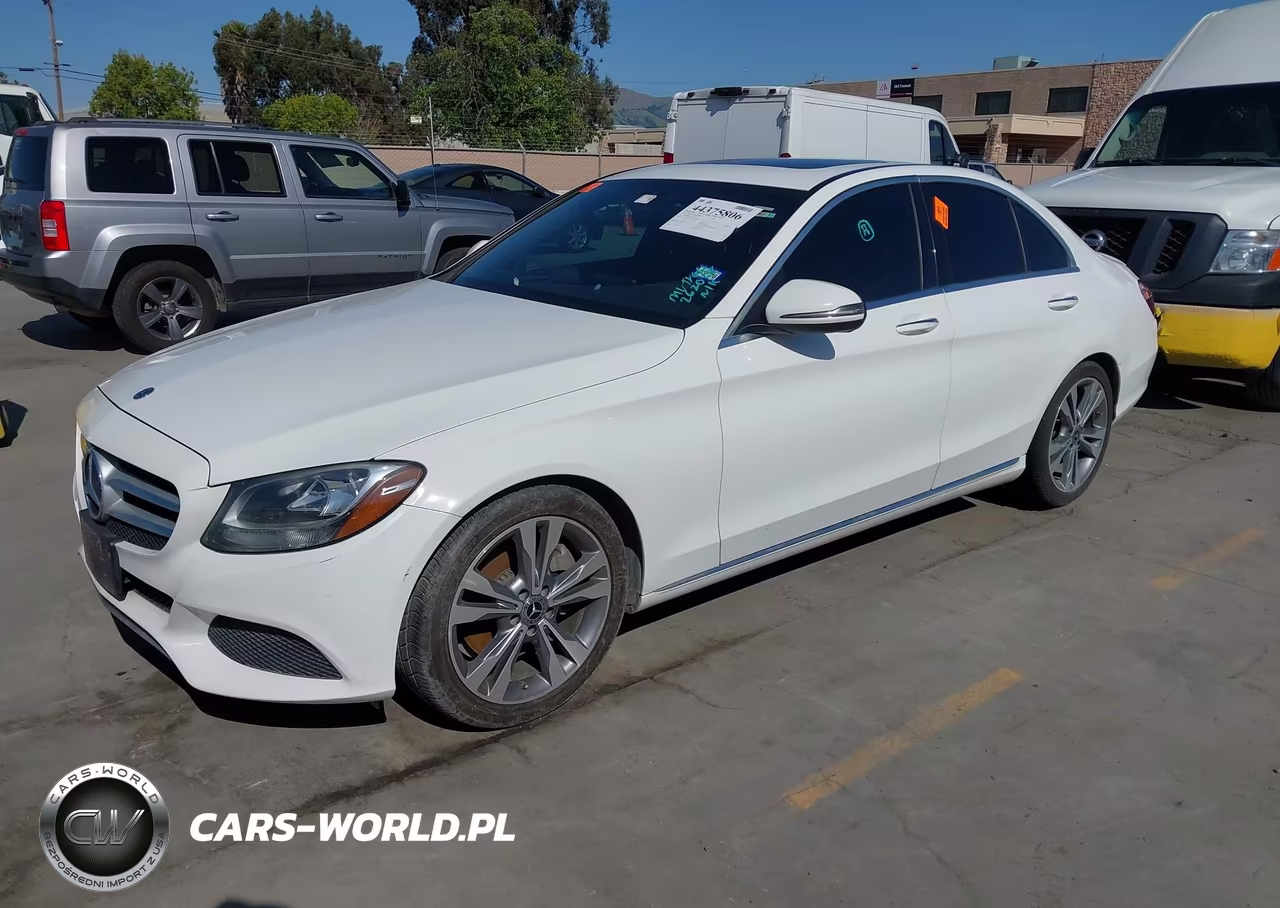 2018 Mercedes-Benz C 300 VIN:55SWF4JB1JU262028 - 2