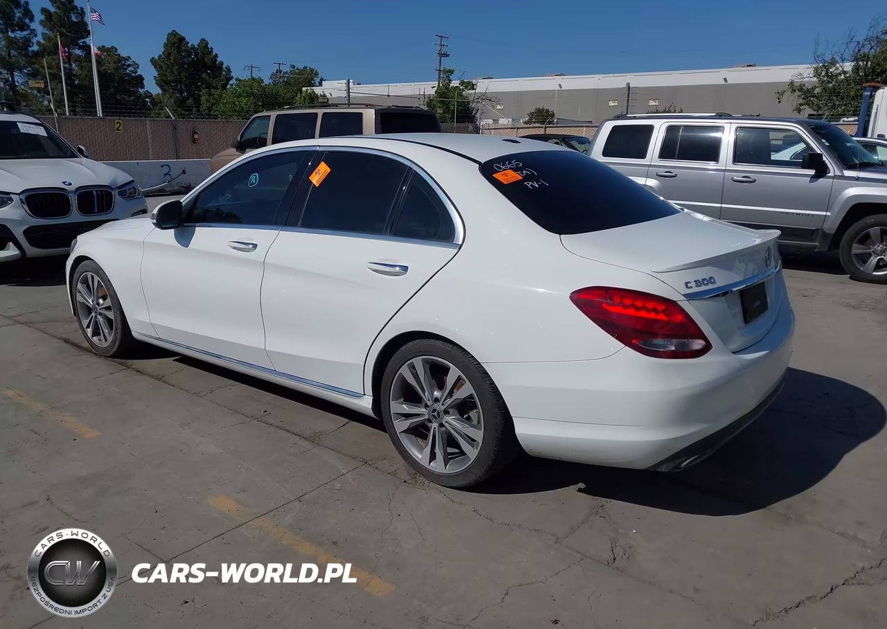 2018 Mercedes-Benz C 300 VIN:55SWF4JB1JU262028 - 3