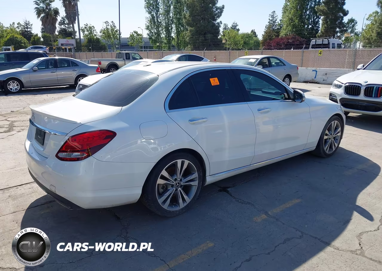 2018 Mercedes-Benz C 300 VIN:55SWF4JB1JU262028 - 4