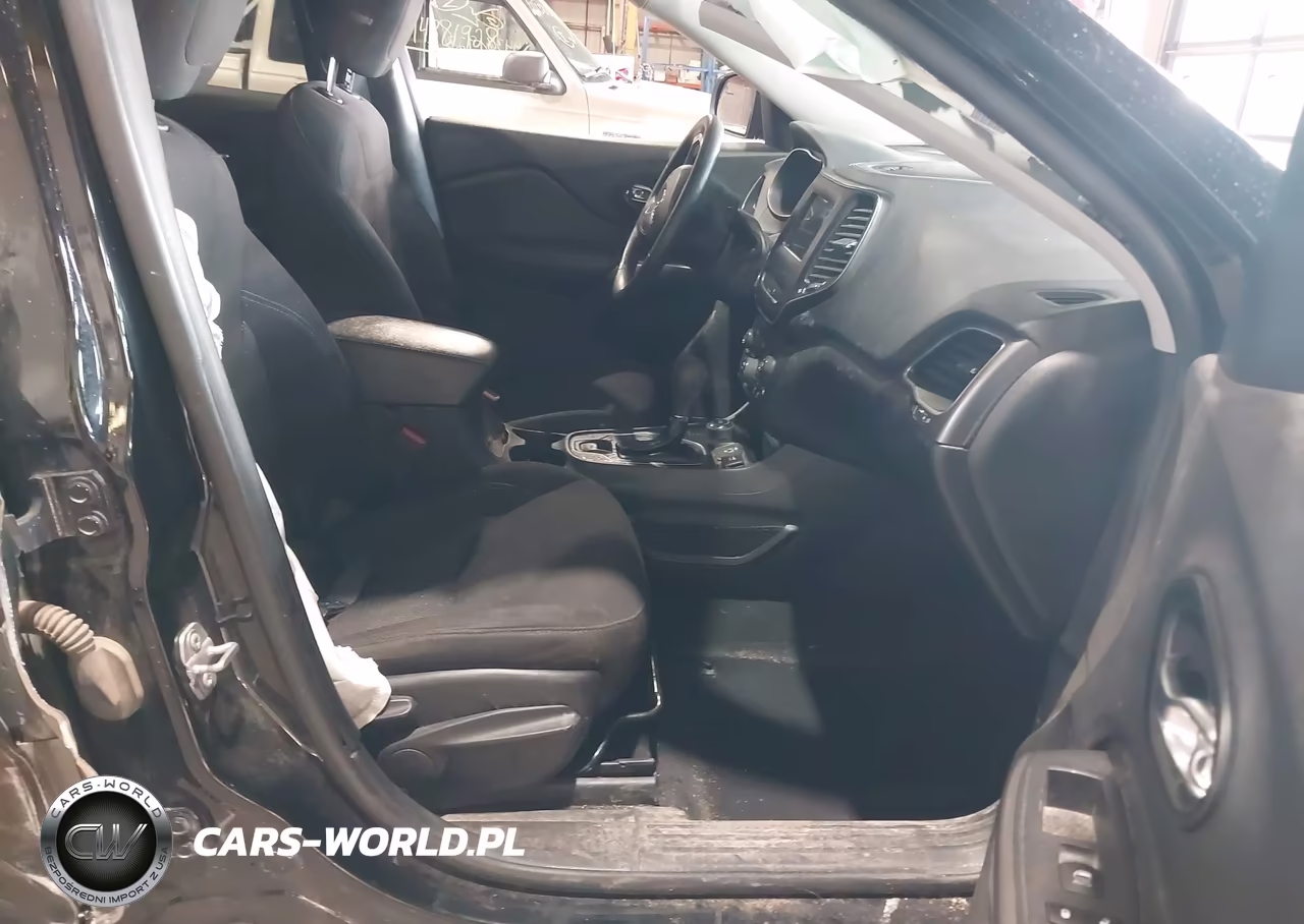 2021 Jeep Cherokee Latitude 4X4 VIN:1C4PJMCBXMD139714 - 5