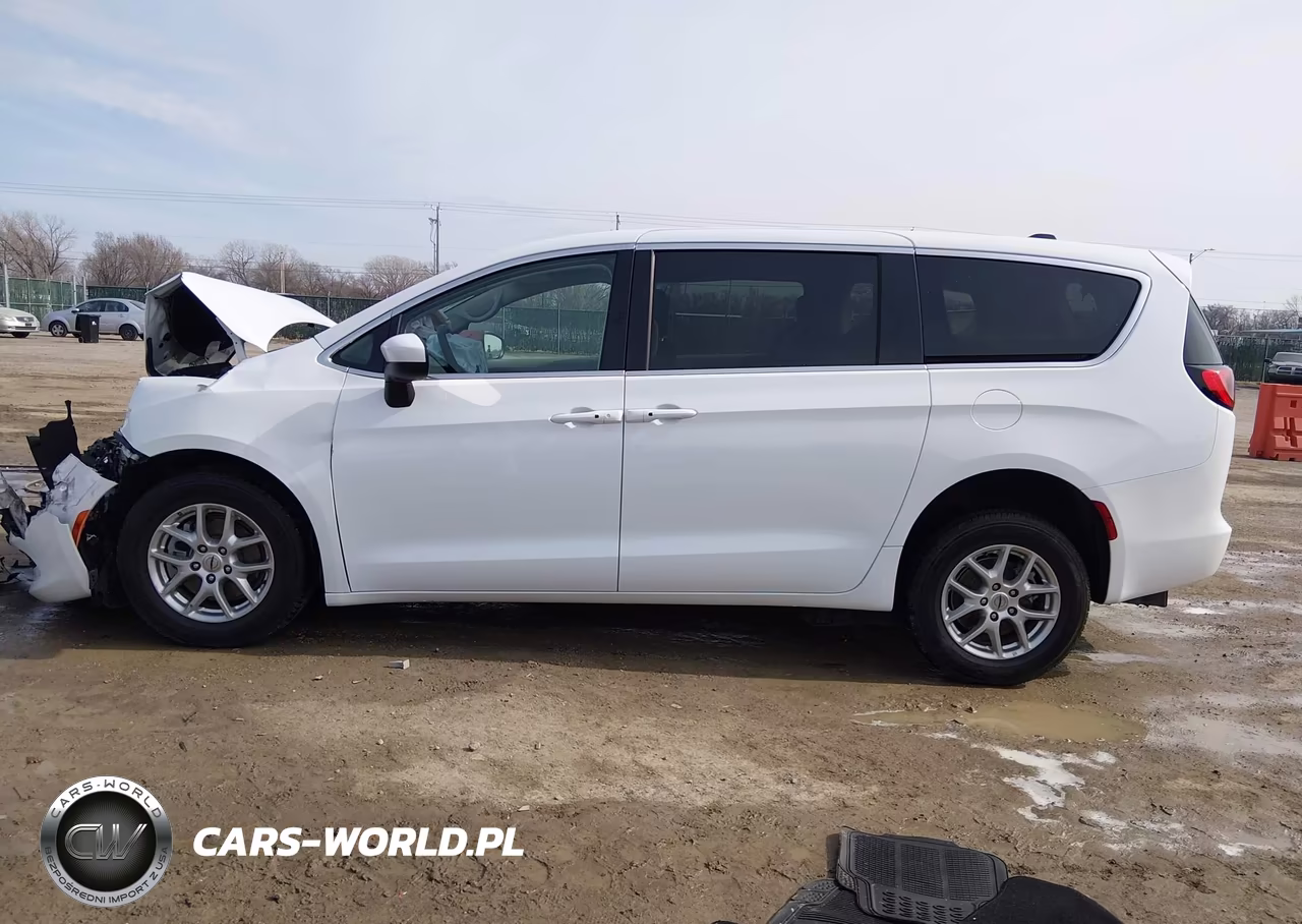 2022 Chrysler Voyager Lx VIN:2C4RC1CG6NR208555 - 14